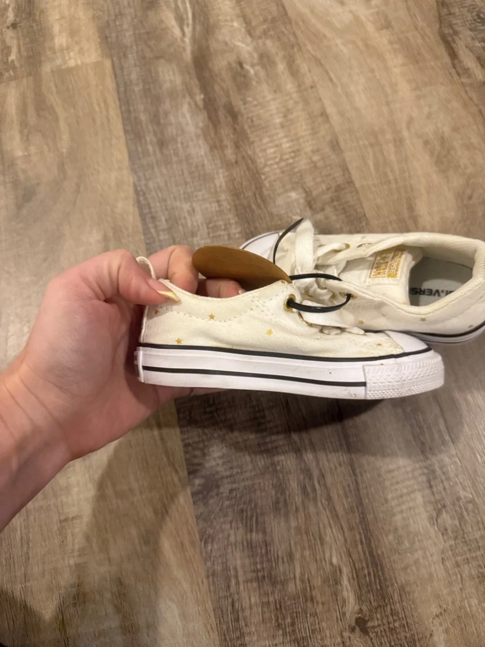 Converse Kids White Canvas Low-Top Sneakers with Gold Eyelets size 6